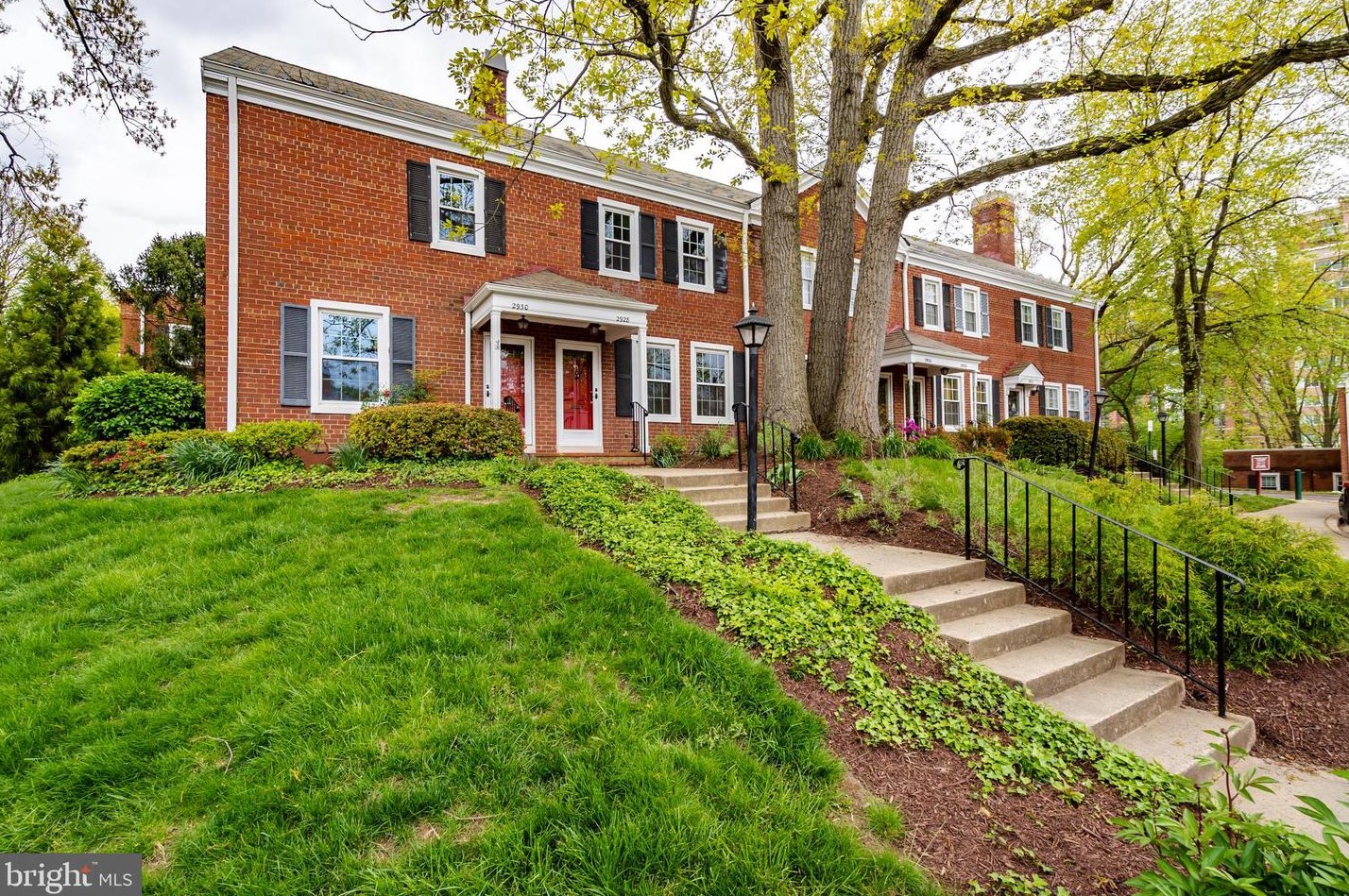2928 Dinwiddie St, Arlington VA  22206-1406 exterior
