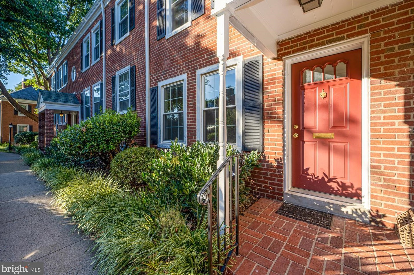 2945 Dinwiddie St, Arlington VA  22206-1405 exterior