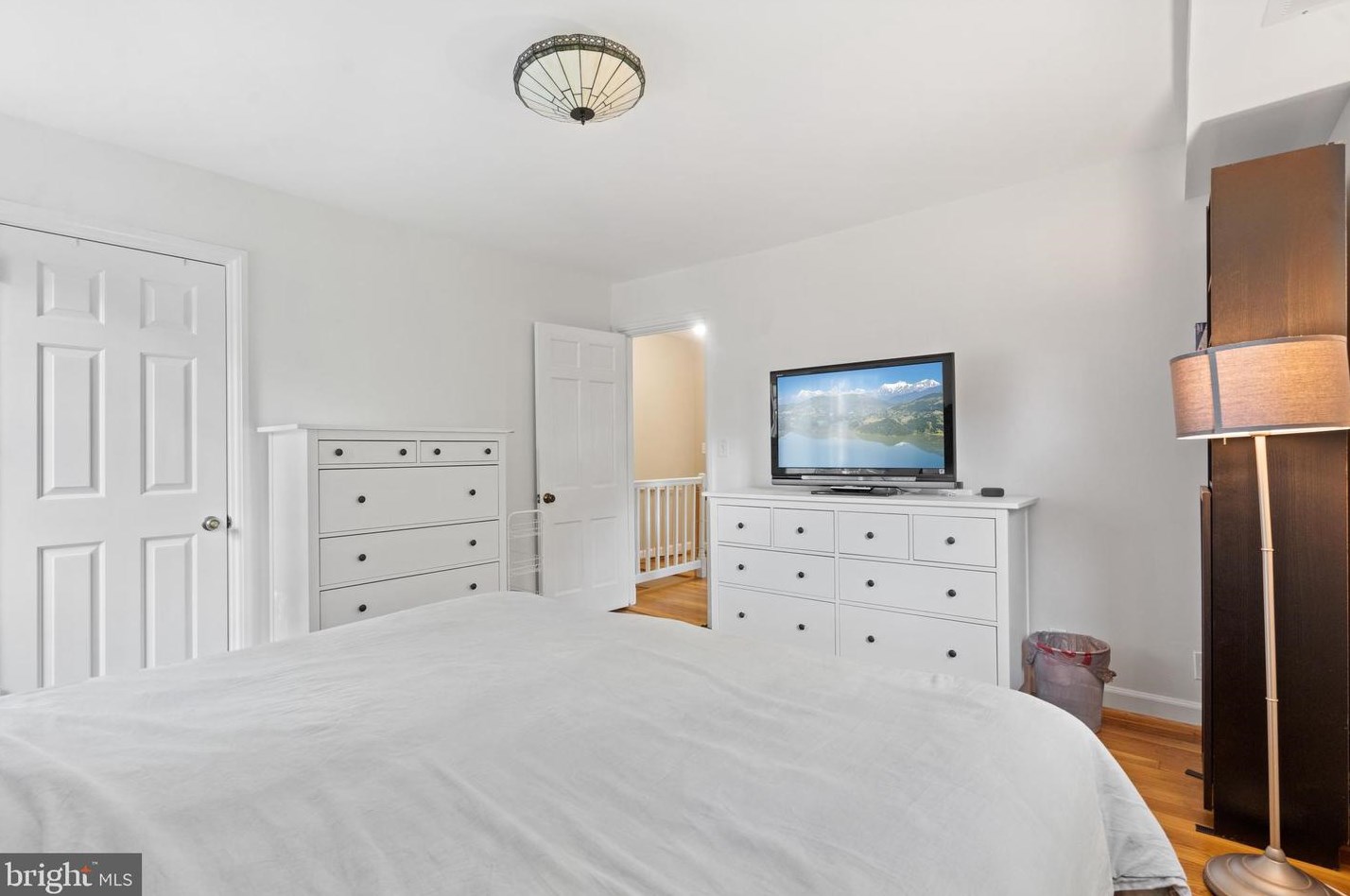 2931 Dinwiddie St, Arlington VA 22206-1405 exterior