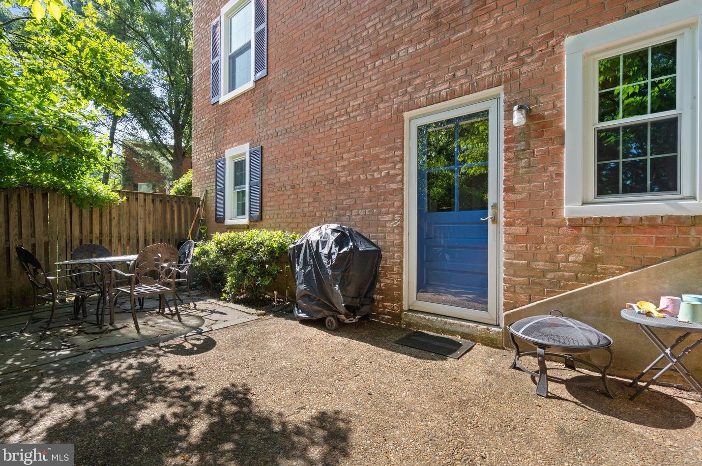 2931 Dinwiddie St, Arlington VA 22206-1405 exterior