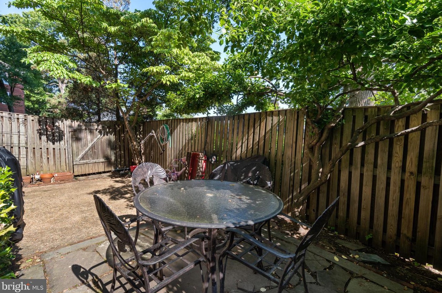 2931 Dinwiddie St, Arlington VA 22206-1405 exterior