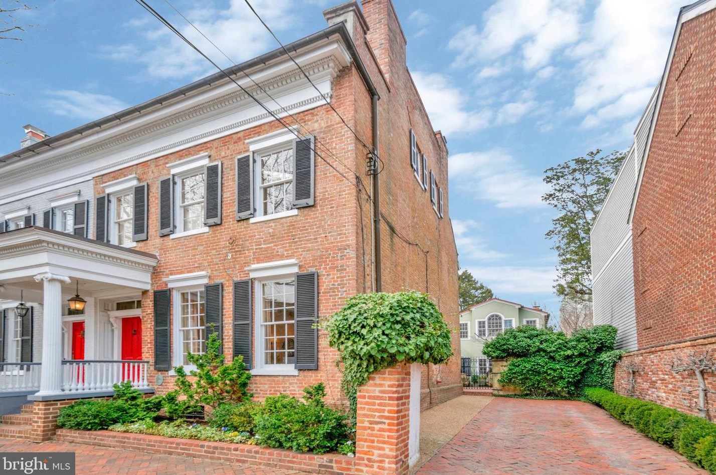 207 Fairfax St, Alexandria VA 22314-3304 exterior