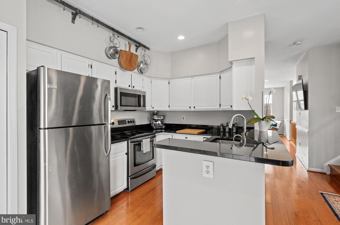 3909 Elbert Ave, Alexandria VA 22305-2064 exterior