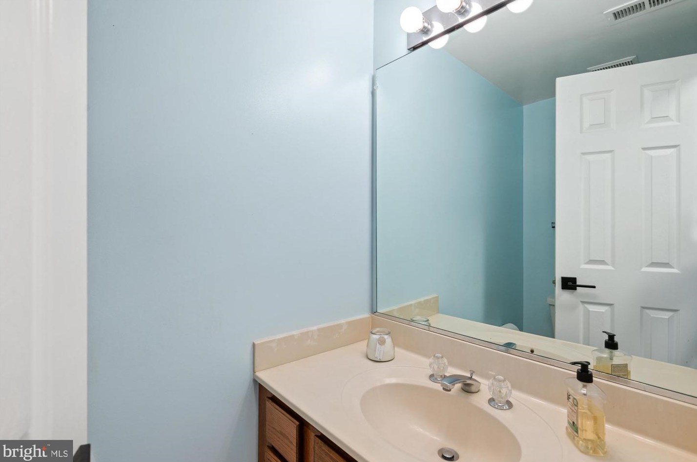 3909 Elbert Ave, Alexandria VA 22305-2064 exterior