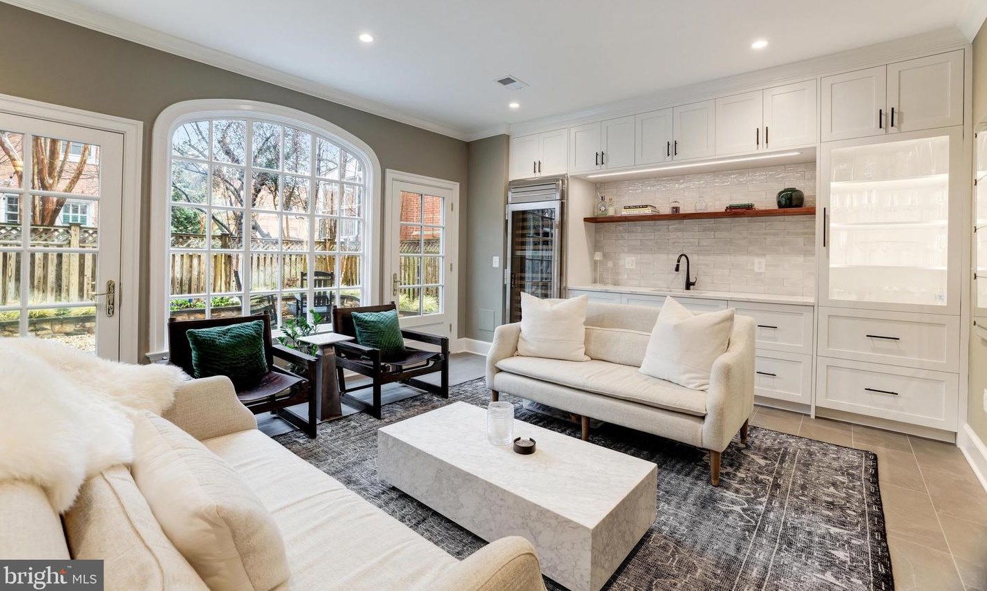 622 Lee St, Alexandria VA  22314-3820 exterior