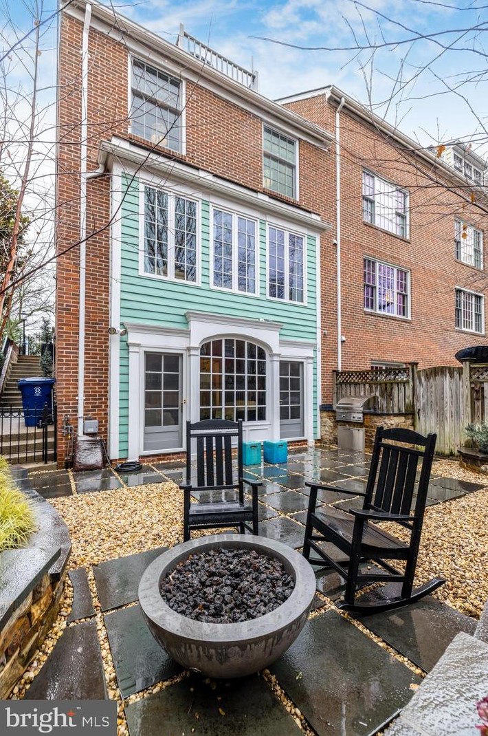 622 Lee St, Alexandria VA  22314-3820 exterior