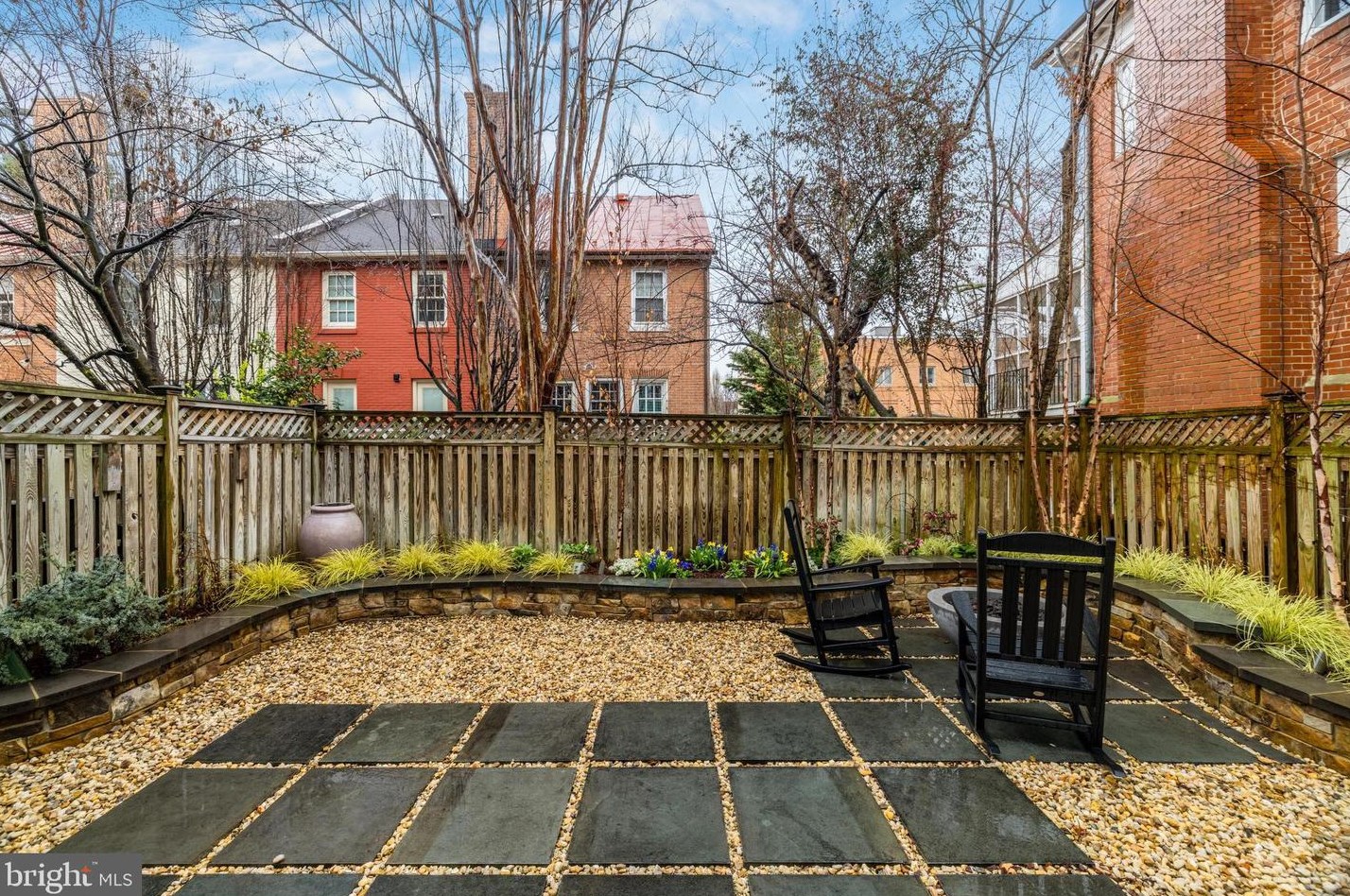 622 Lee St, Alexandria VA  22314-3820 exterior