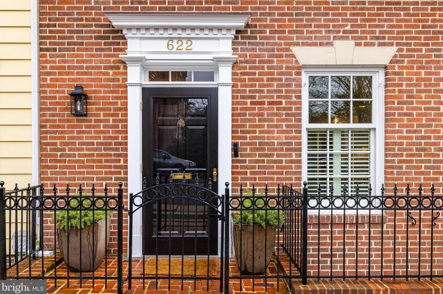 622 Lee St, Alexandria VA  22314-3820 exterior