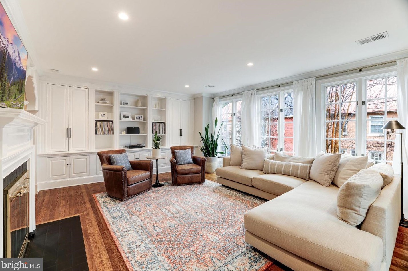 622 Lee St, Alexandria VA  22314-3820 exterior