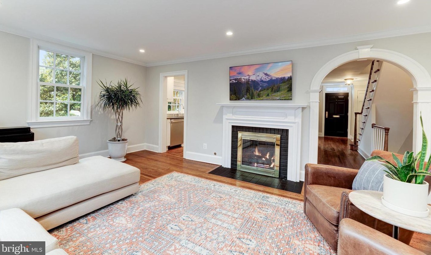 622 Lee St, Alexandria VA  22314-3820 exterior