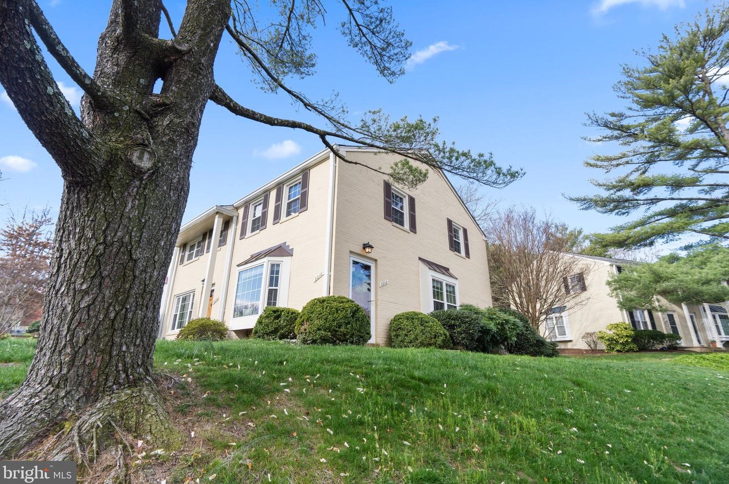 2218 Dearing St, Alexandria VA  22302-1801 exterior