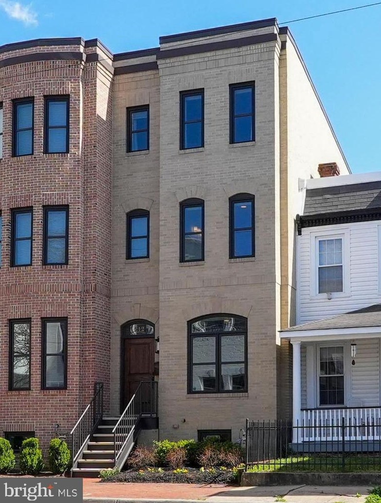 212 Patrick St, Alexandria VA 22314-2442 exterior