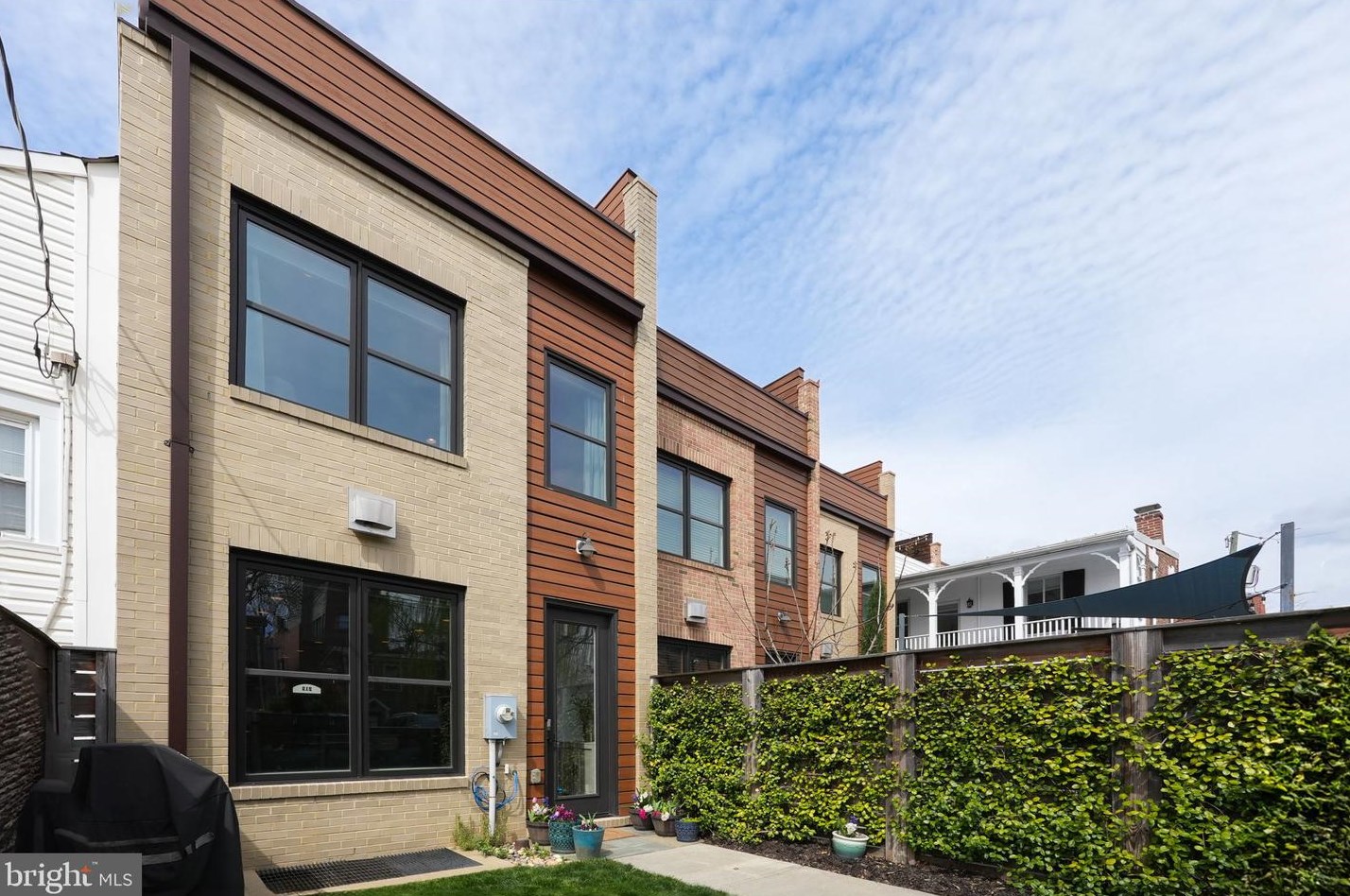 212 Patrick St, Alexandria VA 22314-2442 exterior