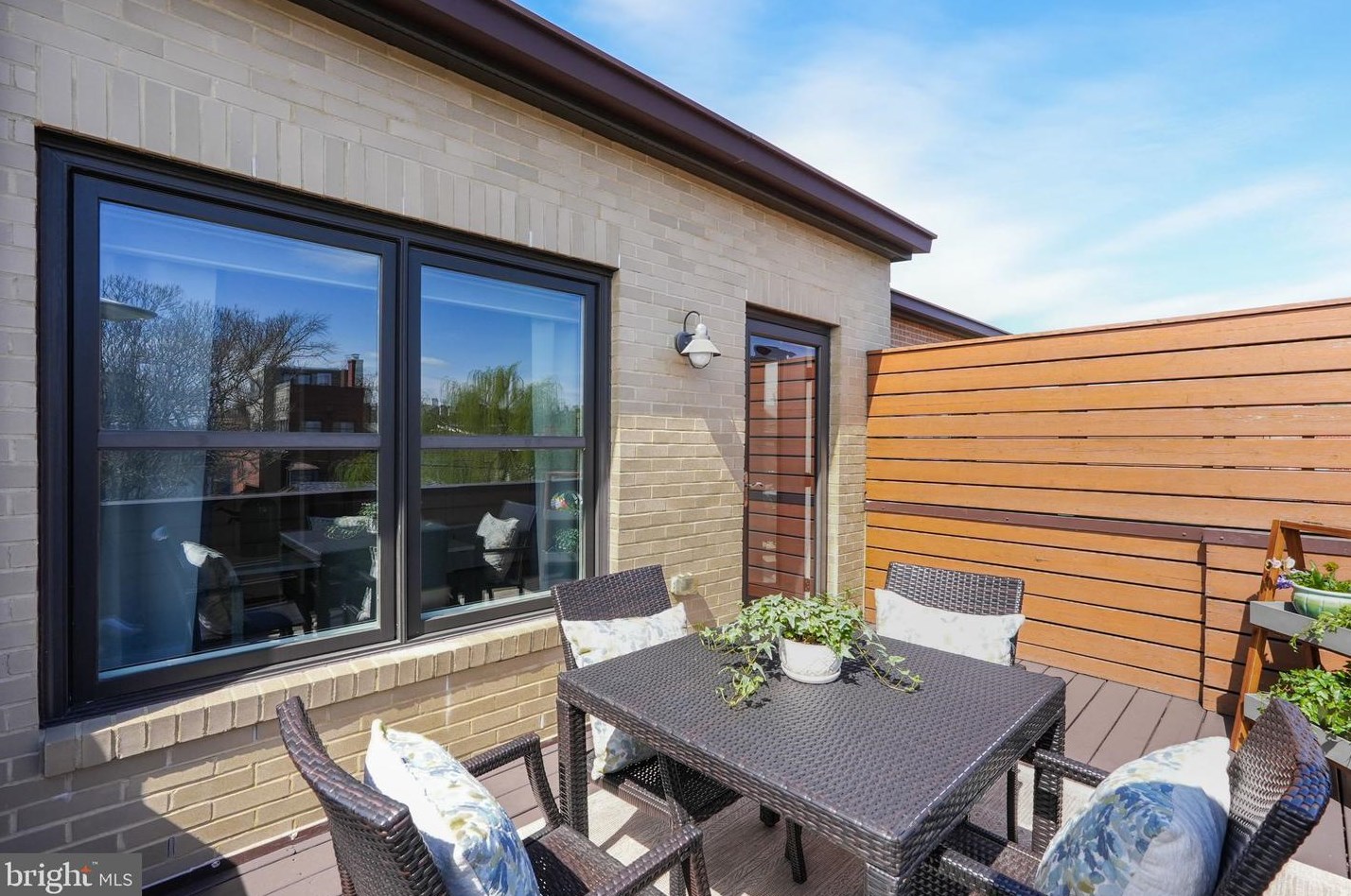 212 Patrick St, Alexandria VA 22314-2442 exterior