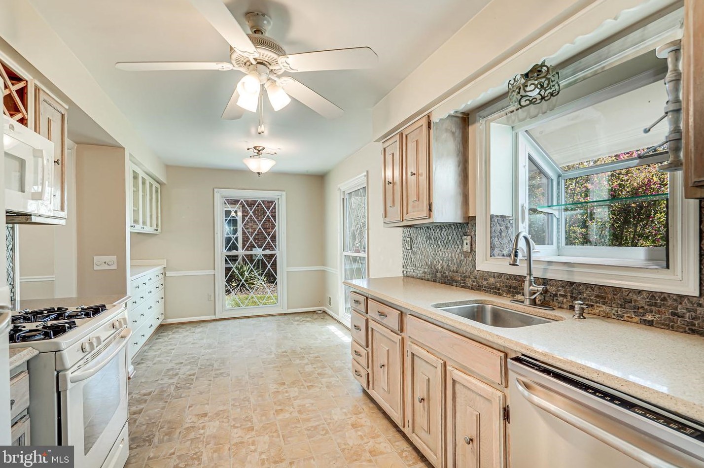 3959 Ft Worth Ave, Alexandria VA 22304-1711 exterior