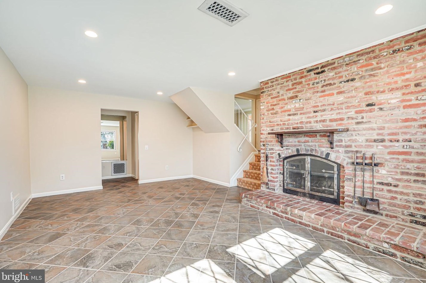 3959 Ft Worth Ave, Alexandria VA 22304-1711 exterior