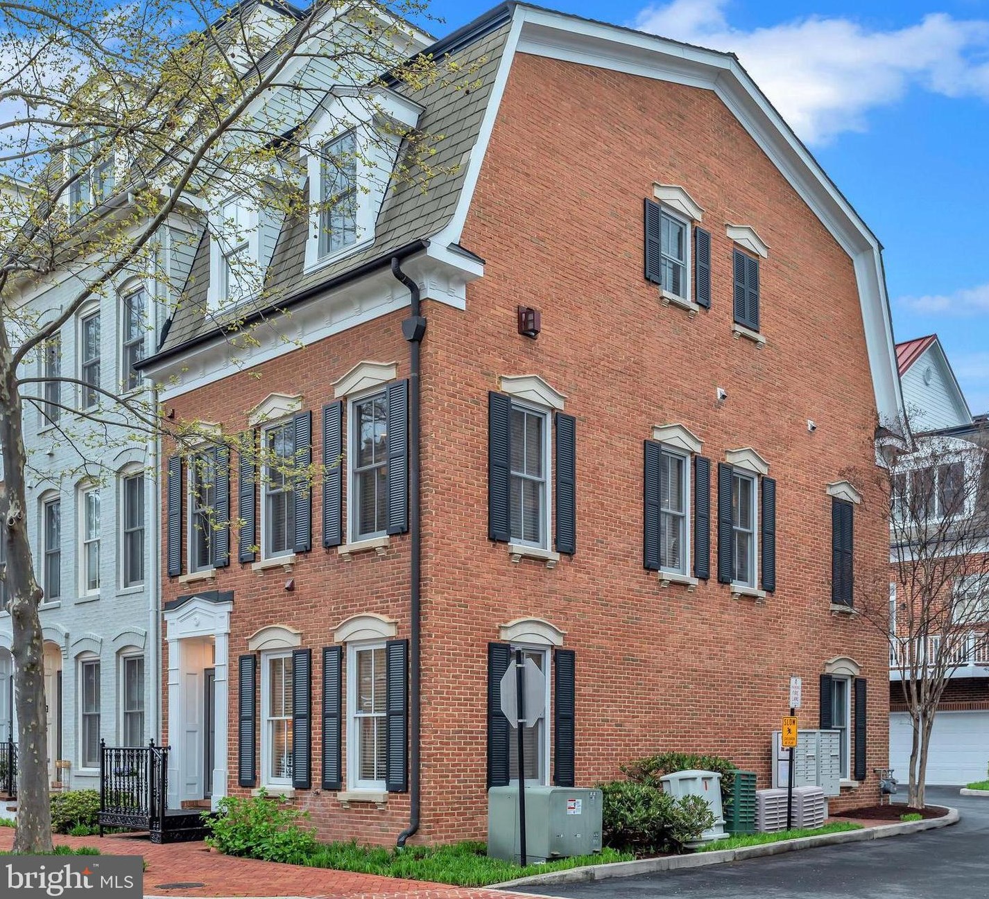 709 Carpenter Rd, Alexandria VA  22314-6227 exterior