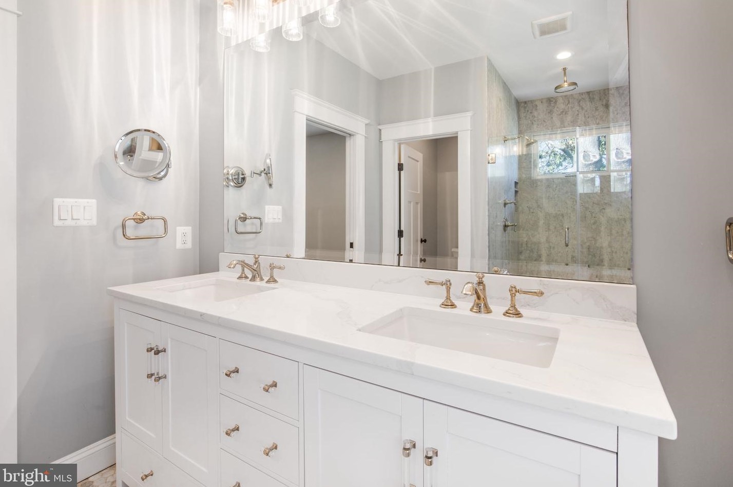 4 Alexandria Ave, Alexandria VA 22302-4204 exterior