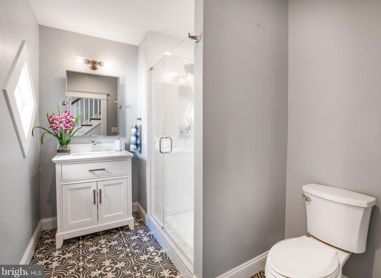 4 Alexandria Ave, Alexandria VA 22302-4204 exterior