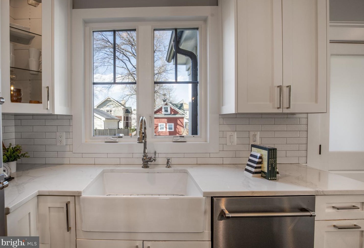 4 Alexandria Ave, Alexandria VA 22302-4204 exterior