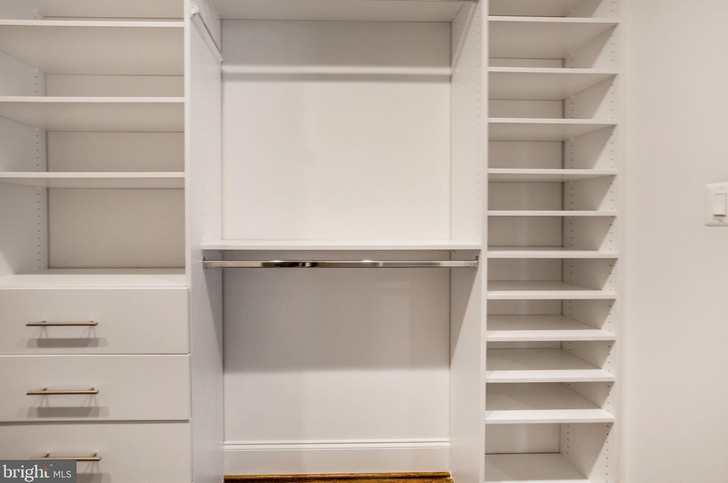 4 Alexandria Ave, Alexandria VA 22302-4204 exterior