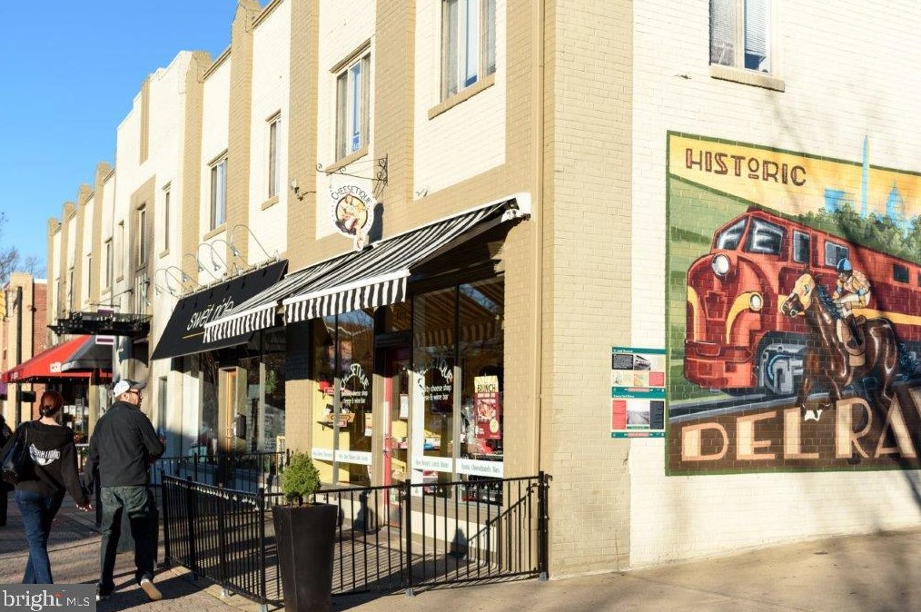 4 Alexandria Ave, Alexandria VA 22302-4204 exterior