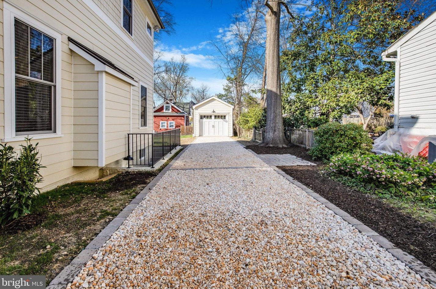 4 Alexandria Ave, Alexandria VA 22302-4204 exterior