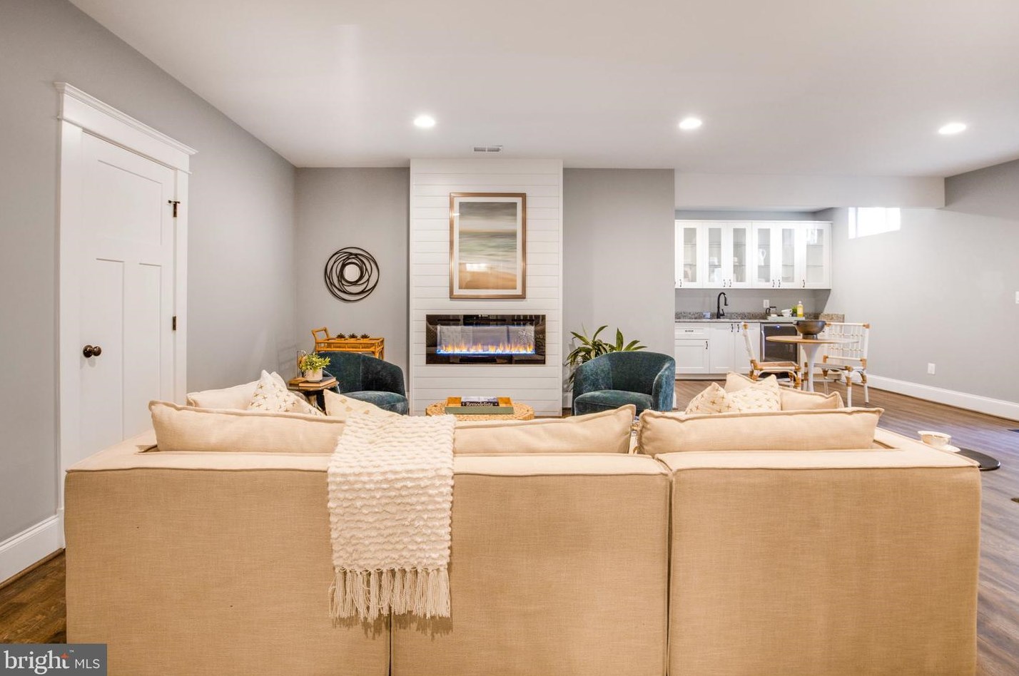 4 Alexandria Ave, Alexandria VA 22302-4204 exterior