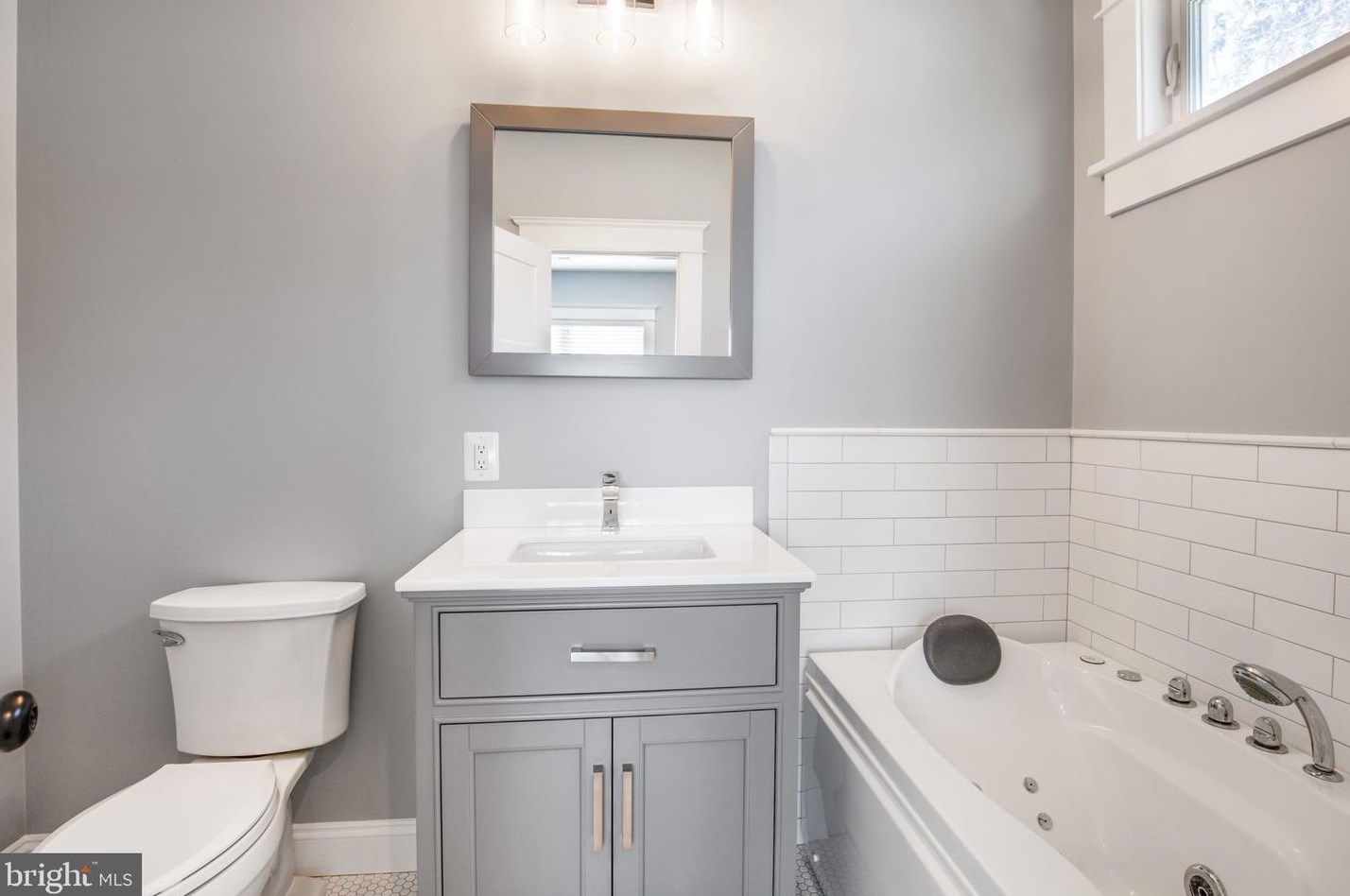 4 Alexandria Ave, Alexandria VA 22302-4204 exterior