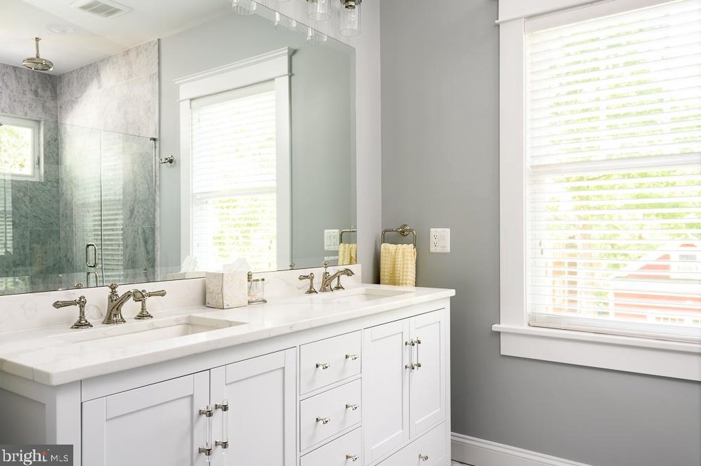 4 Alexandria Ave, Alexandria VA 22302-4204 exterior