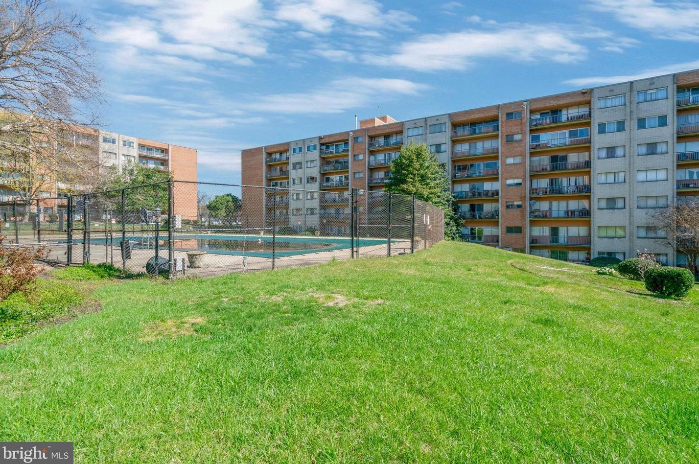 5801 Quantrell Ave, Alexandria VA 22312-2715 exterior