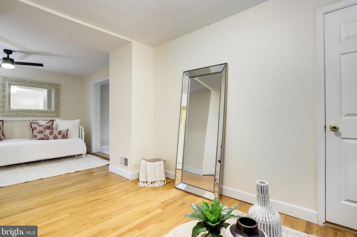 1321 Bayliss Dr, Alexandria VA 22302-3510 exterior