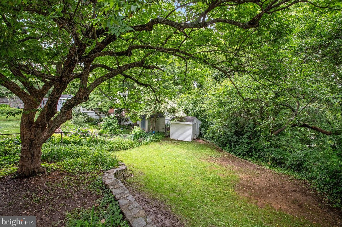 1321 Bayliss Dr, Alexandria VA 22302-3510 exterior