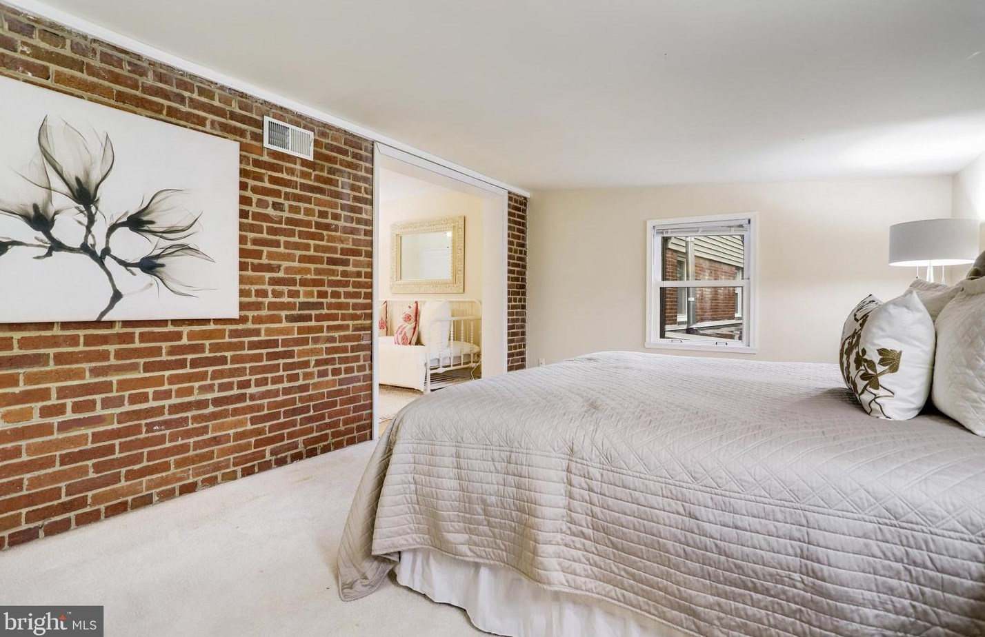 1321 Bayliss Dr, Alexandria VA 22302-3510 exterior