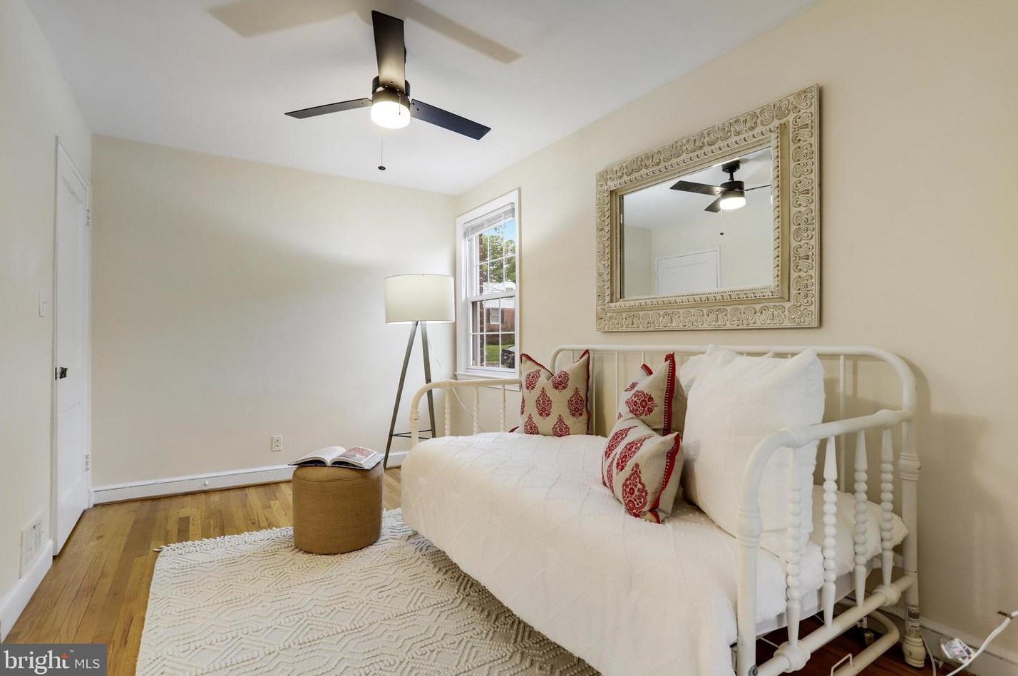 1321 Bayliss Dr, Alexandria VA 22302-3510 exterior