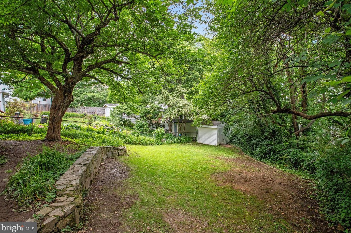 1321 Bayliss Dr, Alexandria VA 22302-3510 exterior