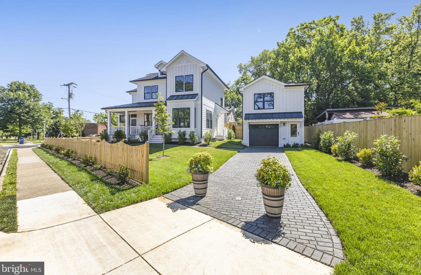 2315 Commonwealth Ave, Alexandria VA 22305-2829 exterior