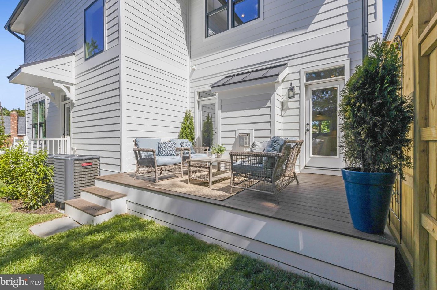 2315 Commonwealth Ave, Alexandria VA 22305-2829 exterior