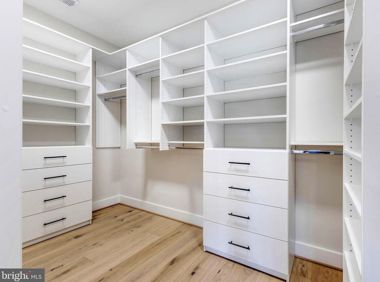 2315 Commonwealth Ave, Alexandria VA 22305-2829 exterior