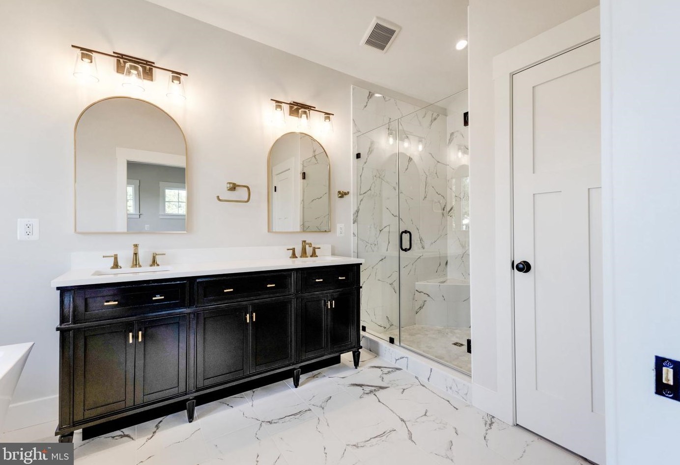 2315 Commonwealth Ave, Alexandria VA 22305-2829 exterior