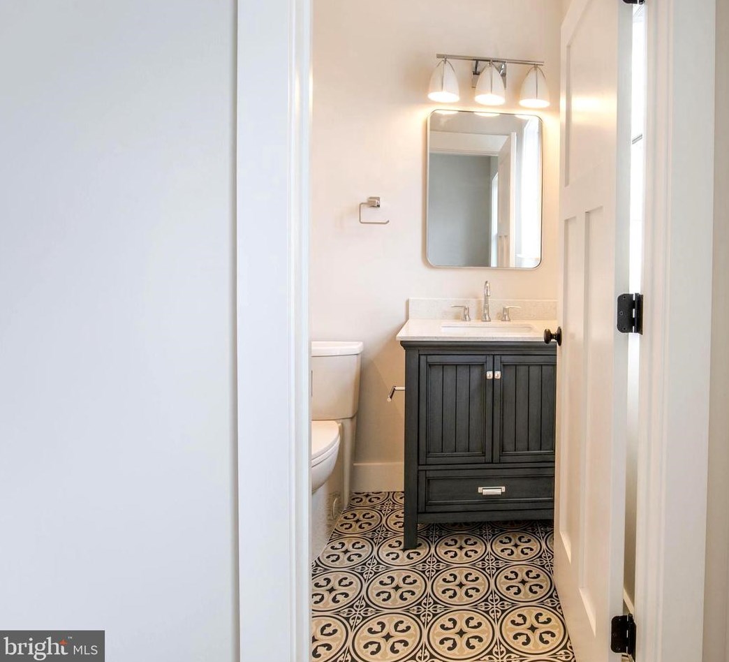 2315 Commonwealth Ave, Alexandria VA 22305-2829 exterior