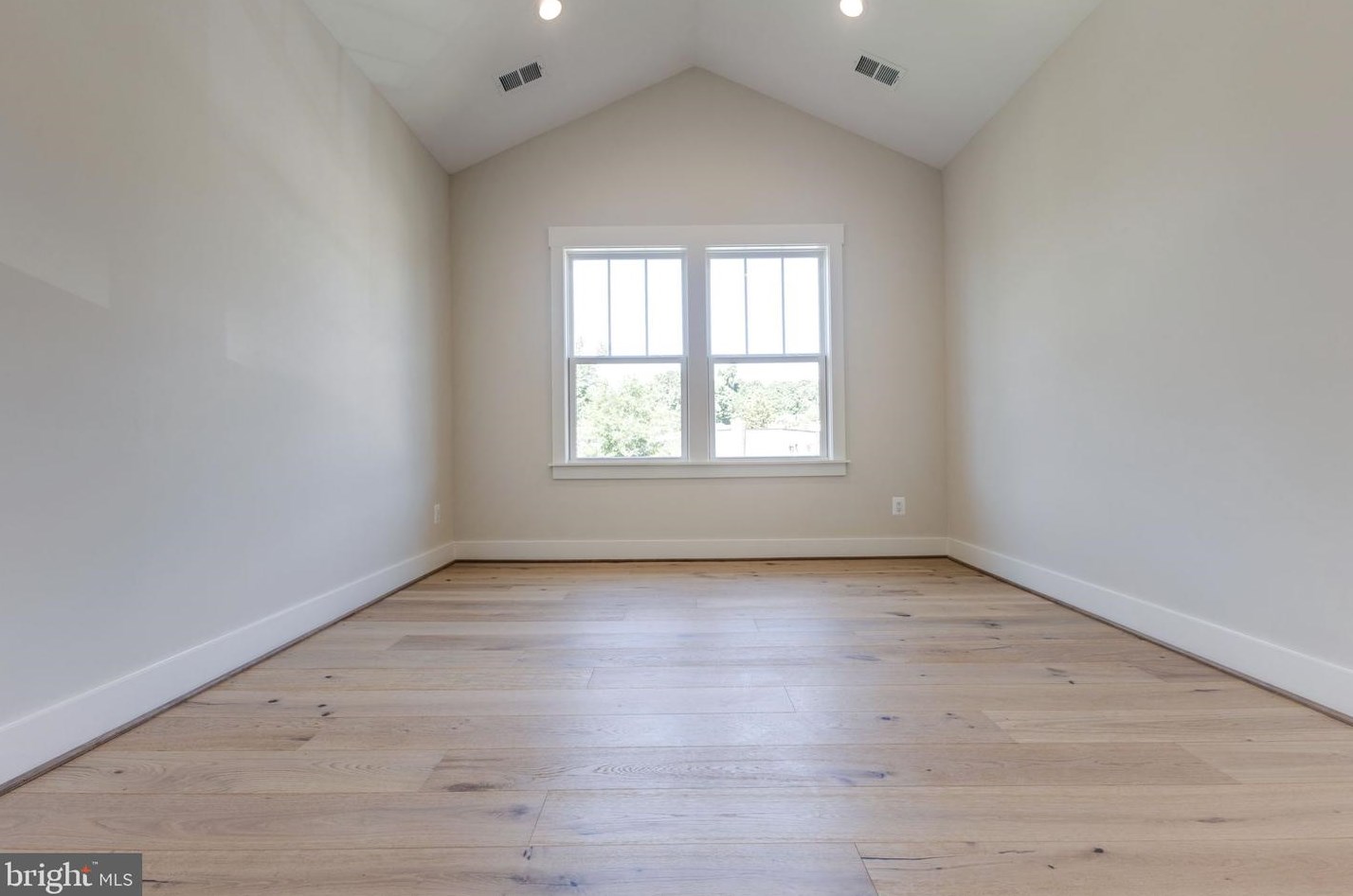 2315 Commonwealth Ave, Alexandria VA 22305-2829 exterior