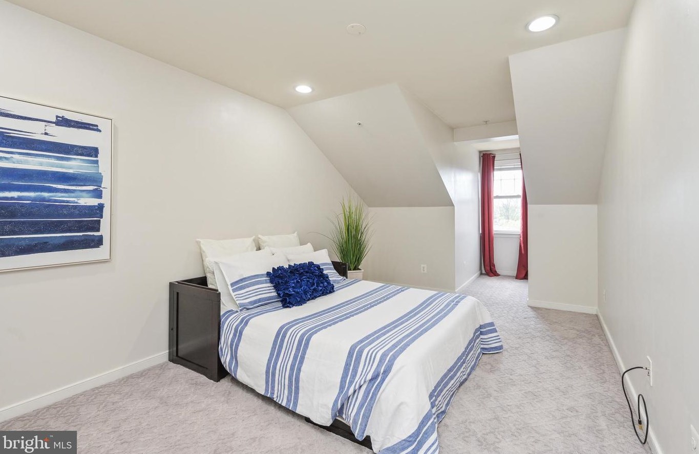 3949 Old Dominion Blvd, Alexandria VA  22305-1559 exterior