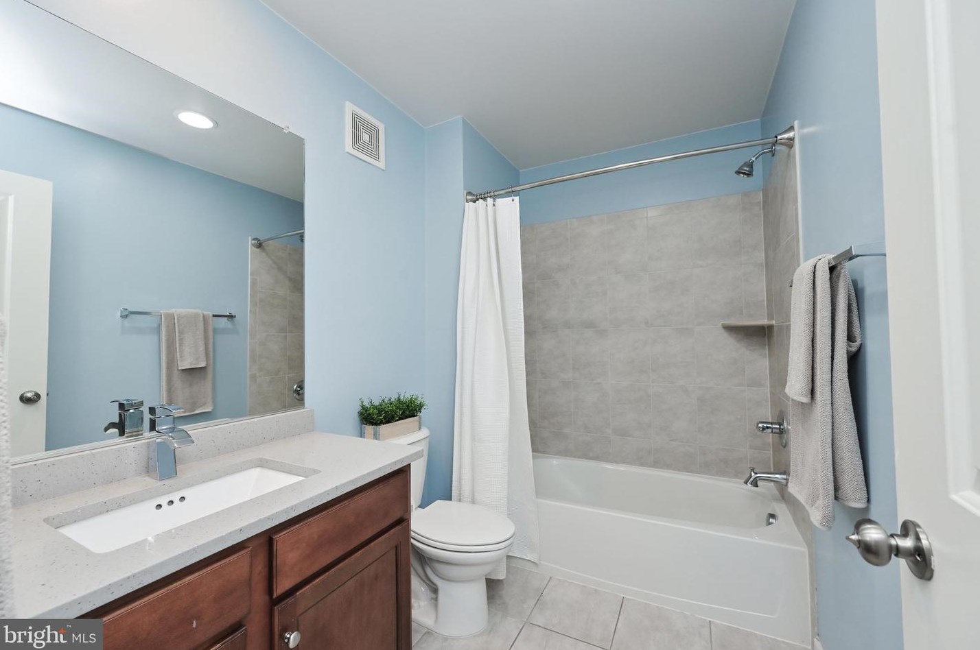 3949 Old Dominion Blvd, Alexandria VA  22305-1559 exterior