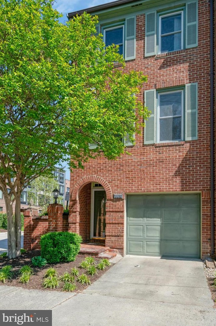 1005 Pendleton St, Alexandria VA  22314-1836 exterior