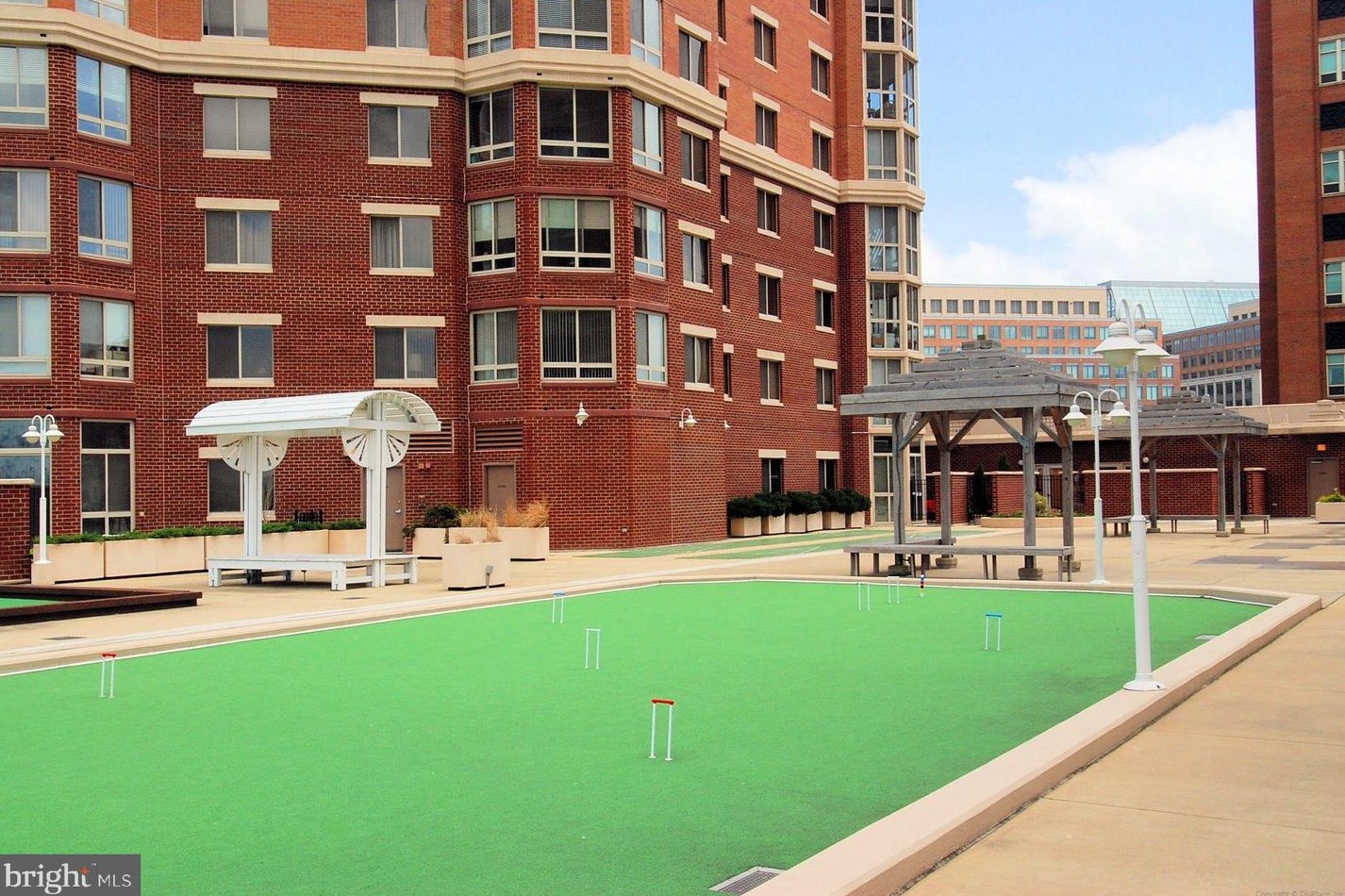 2151 Jamieson Ave, Alexandria VA 22314-5705 exterior