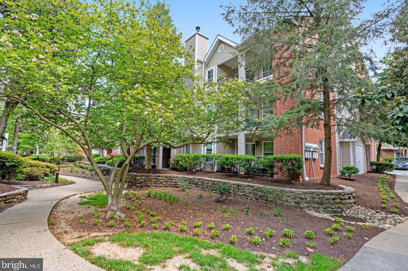 3308 Wyndham Cir, Alexandria VA 22302-4331 exterior