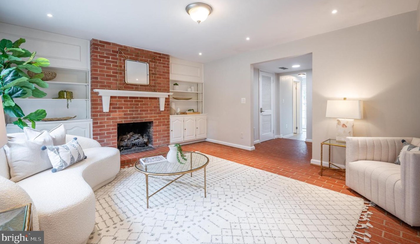 204 Green St, Alexandria VA  22314-4316 exterior