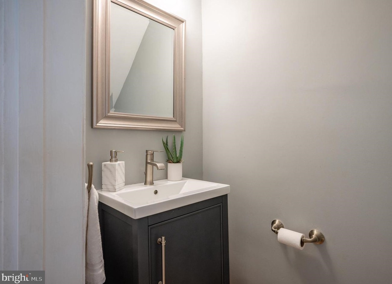 204 Green St, Alexandria VA  22314-4316 exterior