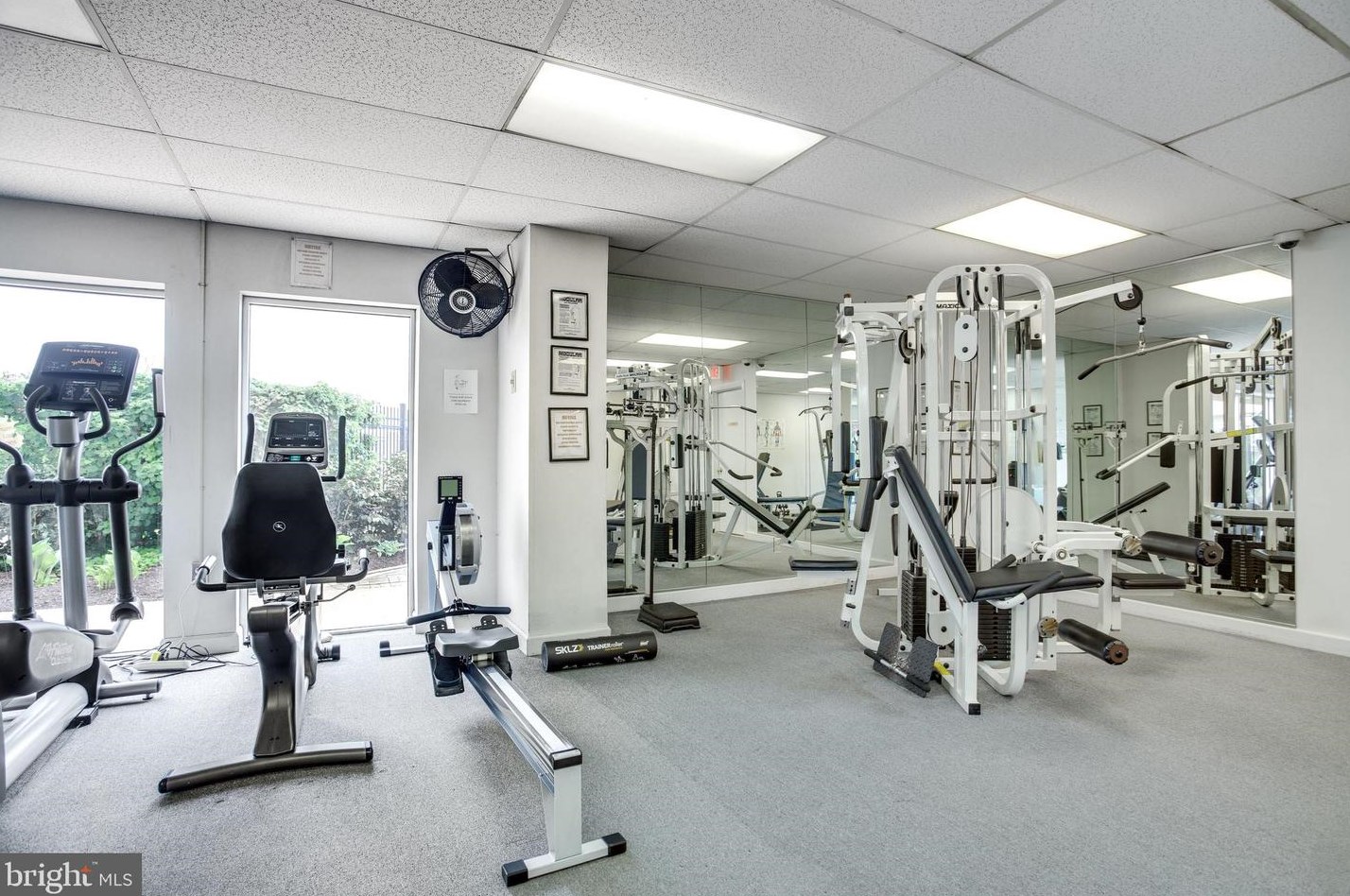 501 Slaters Ln, Alexandria VA 22314-1166 exterior